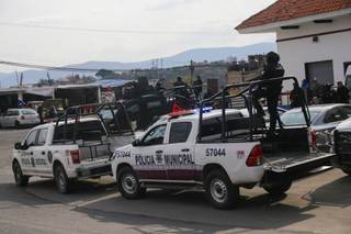 Localizan con vida a alcalde de Taxco y a su padre en el sur de México