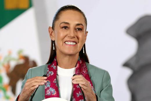 Sheinbaum plantea llevar al 60 % la generación eléctrica de la estatal mexicana CFE