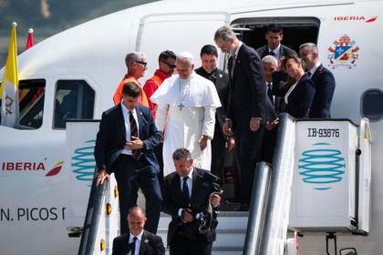 Una incidencia técnica retrasa la salida del avión del papa del aeropuerto de Tenerife