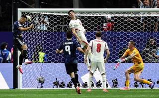 1-2. Argentina remonta, frustra a Inglaterra y se cita con España en la final