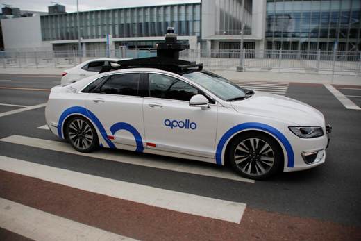 China paraliza nuevas licencias para 'robotaxis' tras incidente en Wuhan, según Bloomberg