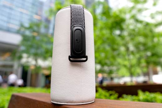 Google pone a la venta el Fitbit Air: sin pantalla, libre de suscripción y con coach de IA