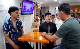 Un café inclusivo en La Habana emplea a jóvenes Down y autistas en plena crisis en Cuba