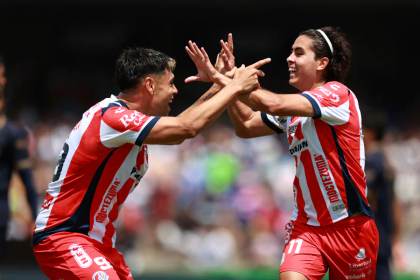 El chileno Felipe Mora anota en el triunfo del San Luis sobre el Querétaro