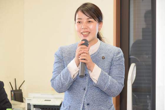 La alcaldesa japonesa criticada por su baja por maternidad: "Espero romper prejuicios"