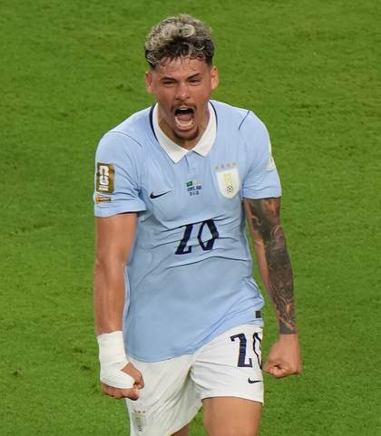 Maxi Araújo mantiene a Uruguay con vida