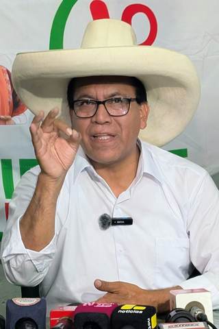 Roberto Sánchez, el portador del sombrero de Pedro Castillo para retomar el poder en Perú