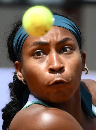Coco Gauff resiste con coraje a Iva Jovic para avanzar a cuartos