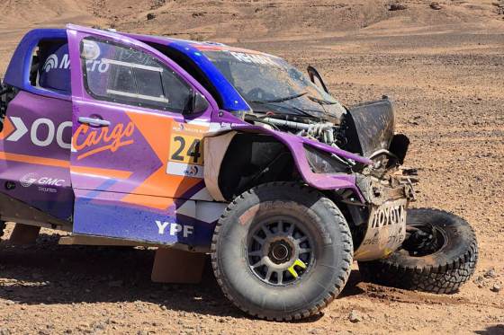 Lategan gana la segunda etapa en coches, Sanders en motos y fuerte accidente de Benavides