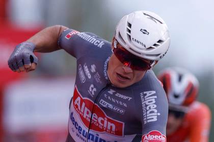 Philipsen gana la Nokere Koerse tras un esprint agónico