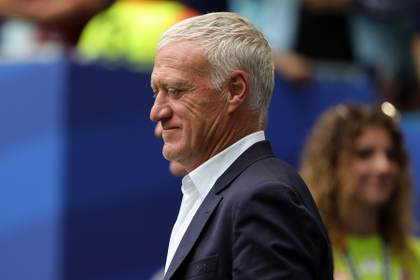 Francia homenajea a Deschamps, a pesar de "la espectacular derrota", y ya piensa en Zidane