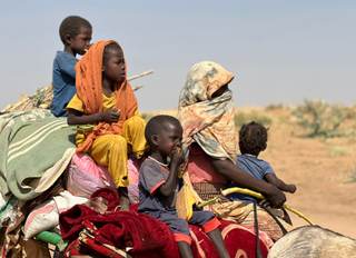 "Mantened la vista en Sudán", piden refugiados sudaneses en Kenia al recordar la guerra