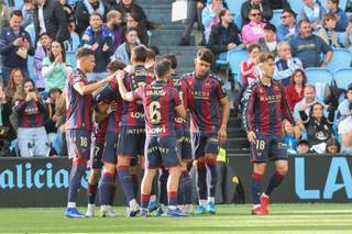 2-3. El Levante duerme fuera del descenso tras otra gran remontada en Balaídos