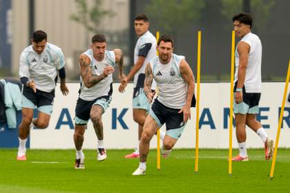 El último entrenamiento de Messi, la cábala del asado y posibles cambios
