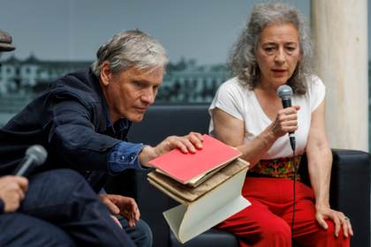 Viggo Mortensen presenta en Sevilla el universo poético del escritor Kevin Power