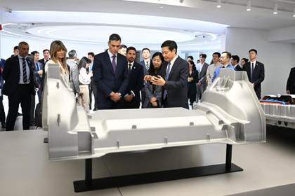 Sánchez cree que el déficit comercial con China es "insostenible" a medio y largo plazo