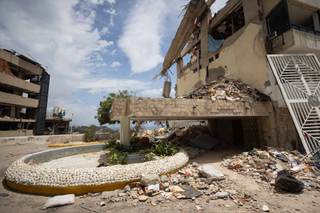 Familias piden no demoler los edificios sin sacar los cuerpos tras terremoto en Venezuela