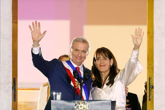 Chile recupera el papel de la primera dama con Pía Adriasola y su estilo "madre nutricia"