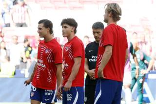 Julián Alvarez, suplente en el Atlético; Joanthan David y Johnny, titulares