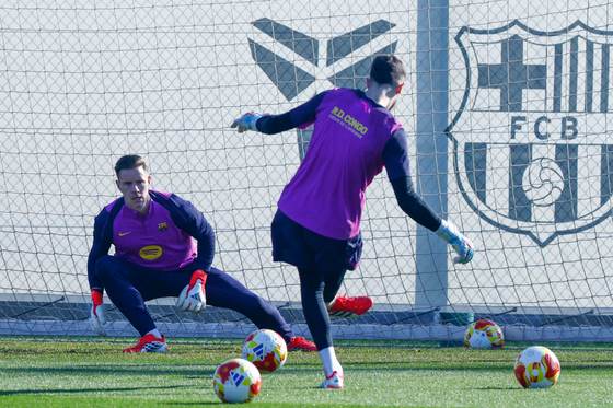 Ter Stegen, a un paso de marcharse al Ajax, ausente en el entrenamiento