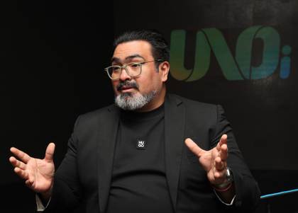 Santillana lanza en México UNOibuddy, IA que "no da respuestas" y busca enseñar a pensar