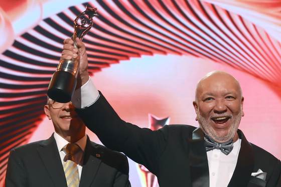 El humorista Santos gana el Gran Soberano, la mayor distinción que otorga el arte dominicano