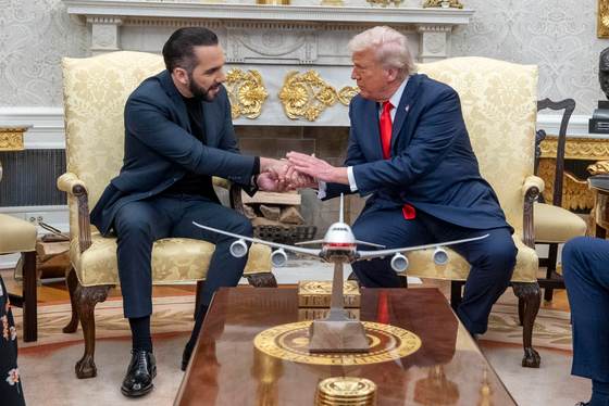 Trump recibirá a Bukele tras el aval en El Salvador a un tercer mandato presidencial