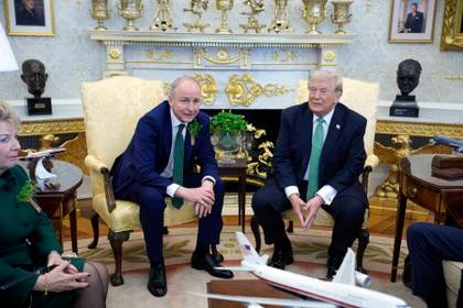 El primer ministro irlandés defiende a Starmer ante las críticas de Trump