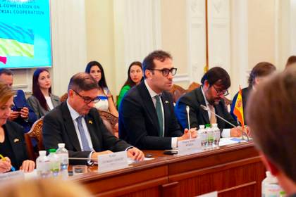 Ministro subraya el apoyo de España para un crecimiento económico sostenible en Ucrania