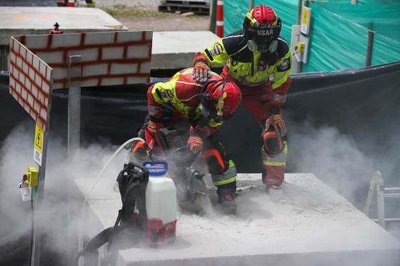 Bomberos de Ecuador buscan certificación de la ONU para operar en desastres a nivel global