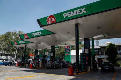 Especialistas alertan costo fiscal para México por contener precios de gasolinas