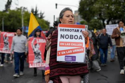 Un centenar de personas marchan contra Noboa a un mes de las elecciones locales en Ecuador