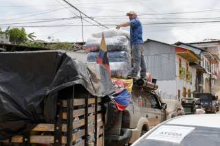 Los vehículos de 'Ayuda humanitaria' se toman las carreteras de Colombia ante la tragedia
