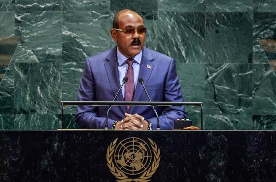 Gaston Browne jura como primer ministro de Antigua y Barbuda para un cuarto mandato
