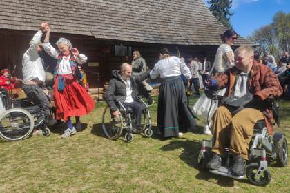 Los ucranianos buscan en plena guerra alivio y fuerza en las tradiciones primaverales