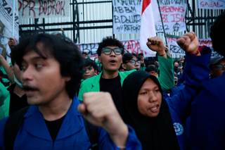 Centenares de jóvenes celebran segunda protesta en Indonesia contra el Gobierno de Prabowo