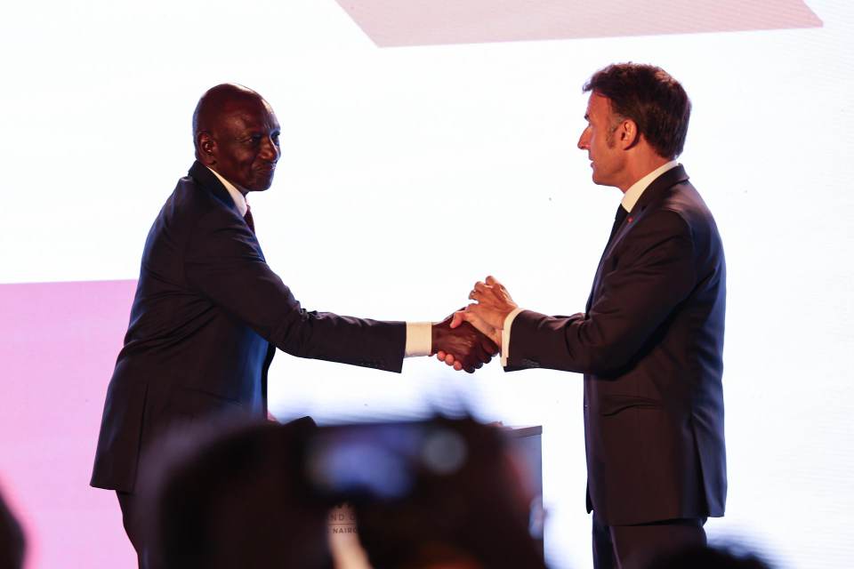 Macron defiende una "mejor representación" de África en organismos financieros y la ONU