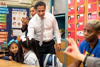 El FBI allana el domicilio y la oficina del Superintendente escolar de Los Ángeles