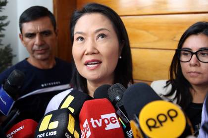 Fujimori mantiene una ventaja de 0,006 % sobre Sánchez con el 98,25 % de votación en Perú