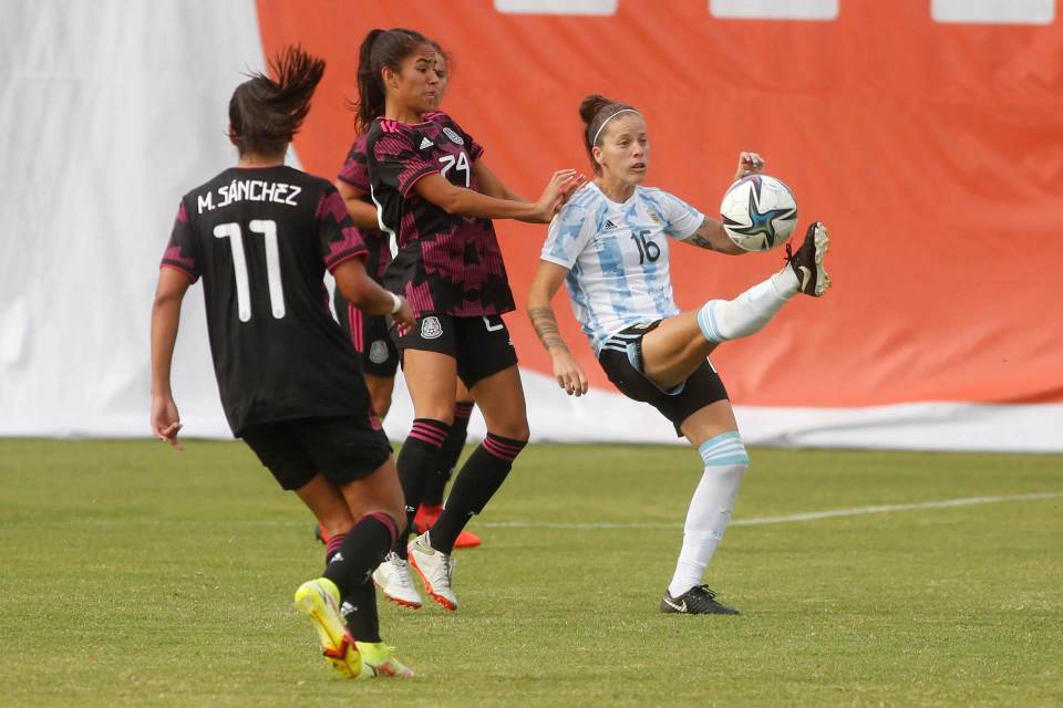 3-1. La estrategia del español Pedro López da resultado y México vence a Jamaica