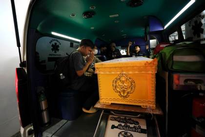 Sube a 30 el número de muertos por el incendio en un bar de Bangkok con 24 heridos graves