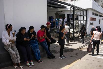 La desesperada búsqueda de desaparecidos en la zona cero del doble terremoto en Venezuela