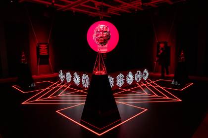 De rezos a la IA a autorretratos de una artista ciega: el Whitney abre su Bienal 2026