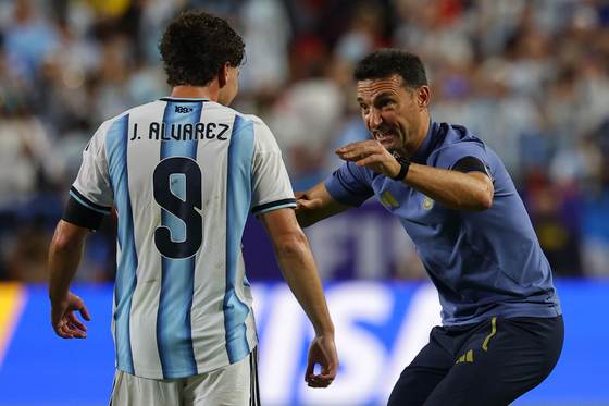El nuevo rol de Julián y su futuro incierto