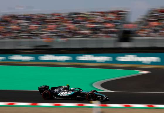 Mercedes lidera los últimos libres del GP de Japón
