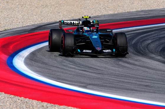 Norris delante de Russell en los ensayos de Montmeló, donde McLaren pide cartas