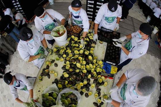 Jalisco logra la marca del guacamole más grande del mundo con uno de más de 12 toneladas