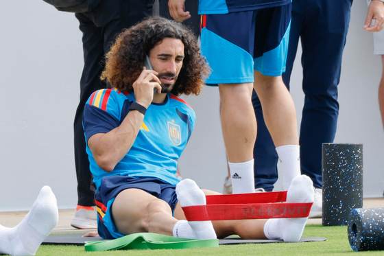 El internacional español Cucurella jugará en el Real Madrid las próximas seis temporadas