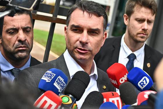 La policía concluye que Flávio Bolsonaro calumnió a Lula al atribuirle serie de crímenes