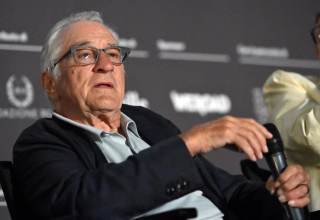 De Niro arremete contra Trump y le llama "cobarde" y "trozo de mierda" en un acto público